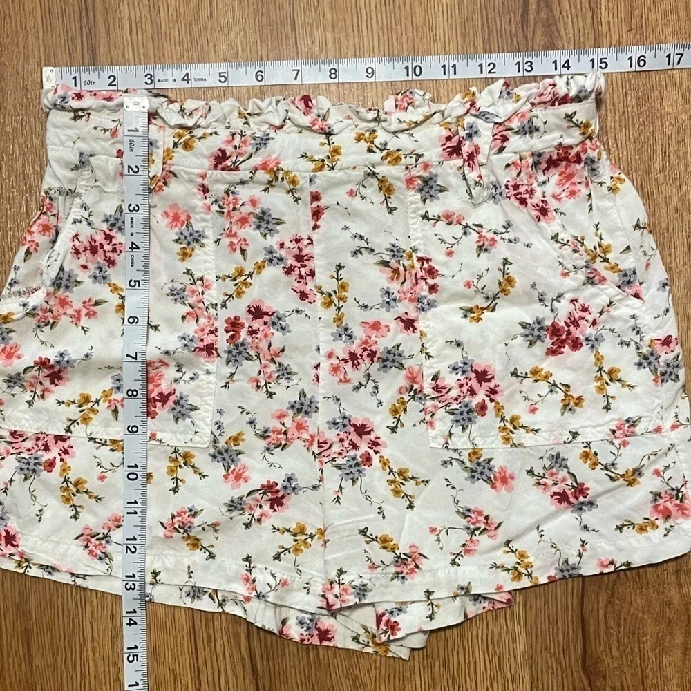 Women’s white floral shorts loose fit paperbag ruffle